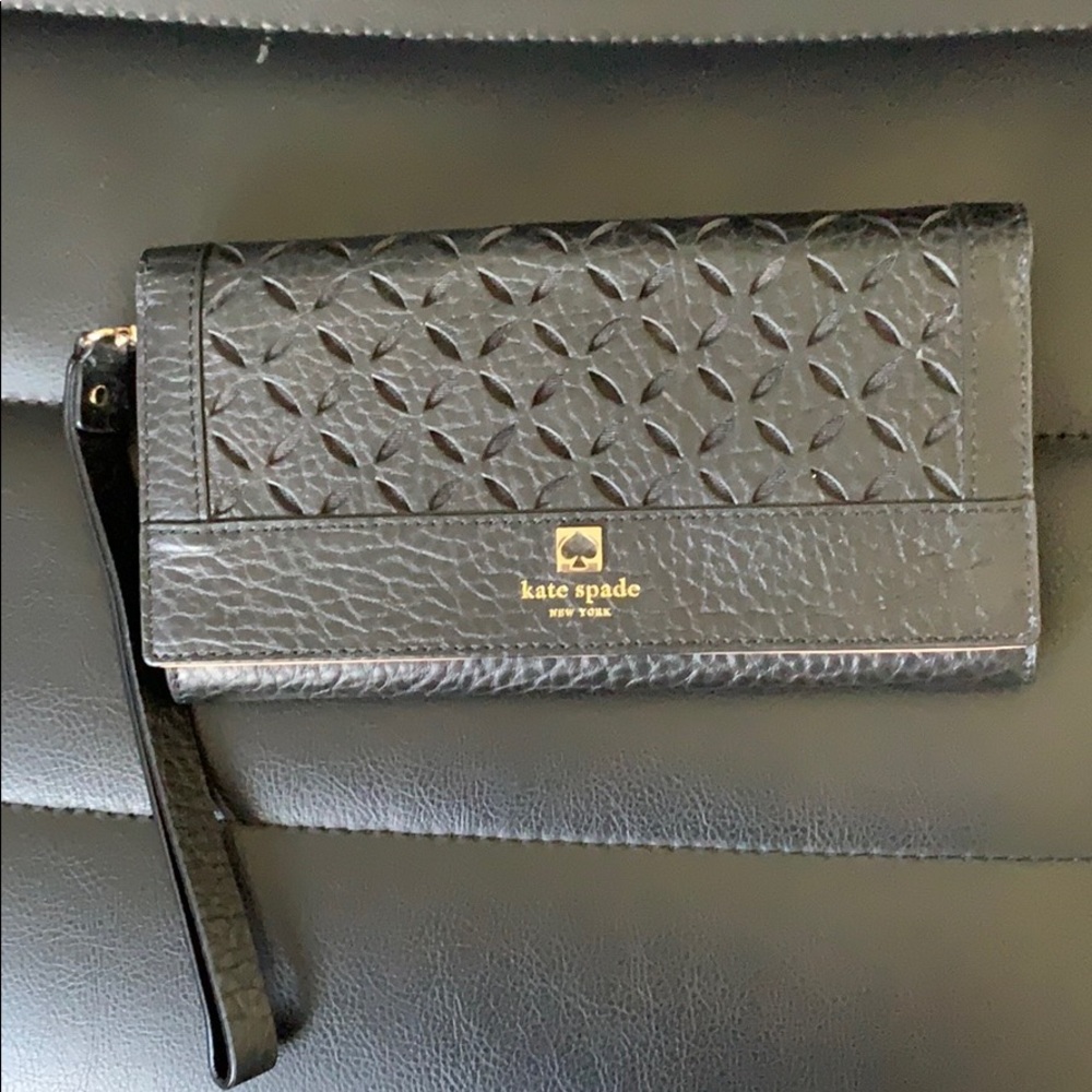 Black wristlet walllet